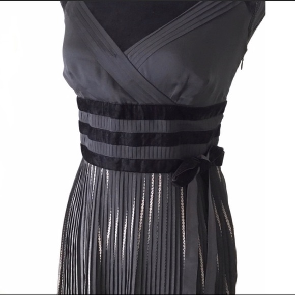 🌹LOFT Velvet Bow Dress - Picture 2 of 5